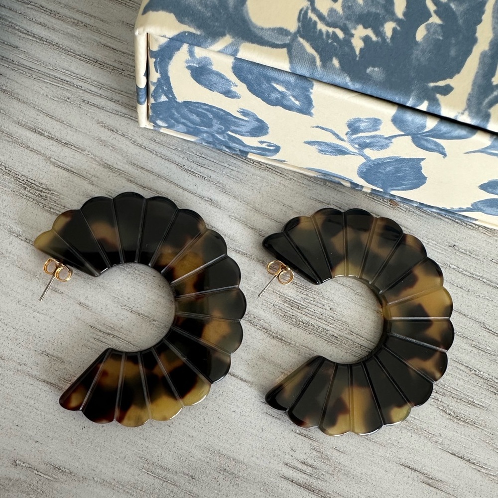 NEW | Sézane Sandy Earrings in Tortoiseshell - Picture 9 of 13